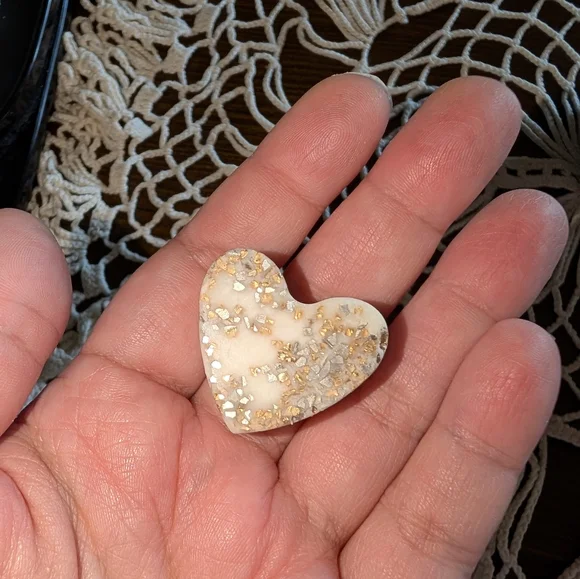 Hand Poured Heart-Shaped Soy Wax Melts - Picture 5 of 6